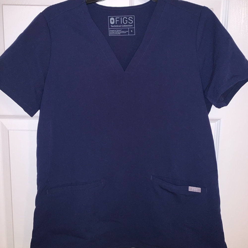 Figs - small navy casma 3 pocket scrub top